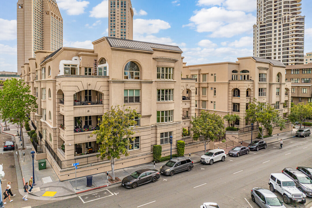 Columbia Place in San Diego, CA - Building Photo