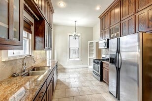 306 Dennis St, Unit #1 in Houston, TX - Building Photo