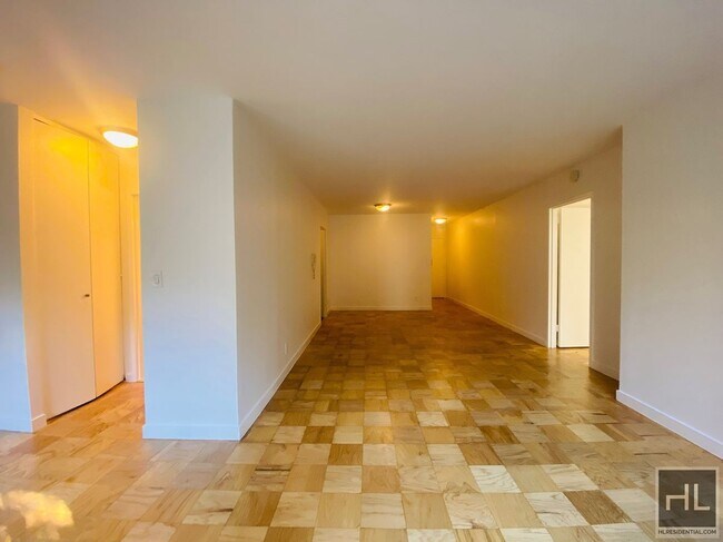 W 87th St in New York, NY - Building Photo - Building Photo