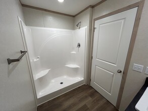 5153 Tokay Dr in Flint, MI - Foto de edificio - Building Photo