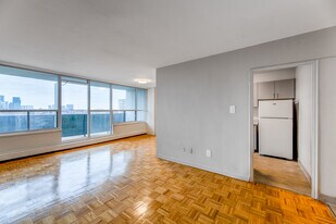 La Dorelle in Toronto, ON - Building Photo