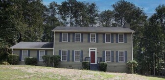 380 Benjamin Cir in Fayetteville, GA - Building Photo