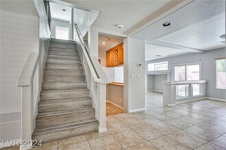 6586 W Camero Ave in Las Vegas, NV - Foto de edificio - Building Photo