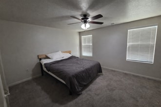 290 W Buena Vista Blvd in Washington, UT - Foto de edificio - Building Photo