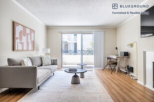 7600 Manchester Ave in Los Angeles, CA - Building Photo