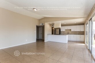 8223 W Hazelwood St in Phoenix, AZ - Foto de edificio - Building Photo