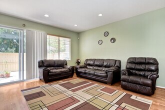 10914 Ivy Hill Dr in San Diego, CA - Foto de edificio - Building Photo