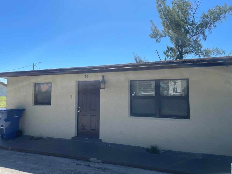 2830 Avenue S in Riviera Beach, FL - Building Photo