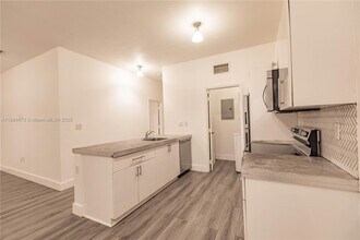 445 NW 77th St in Miami, FL - Building Photo - Building Photo