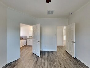 410 Drake Ln in League City, TX - Building Photo - Building Photo