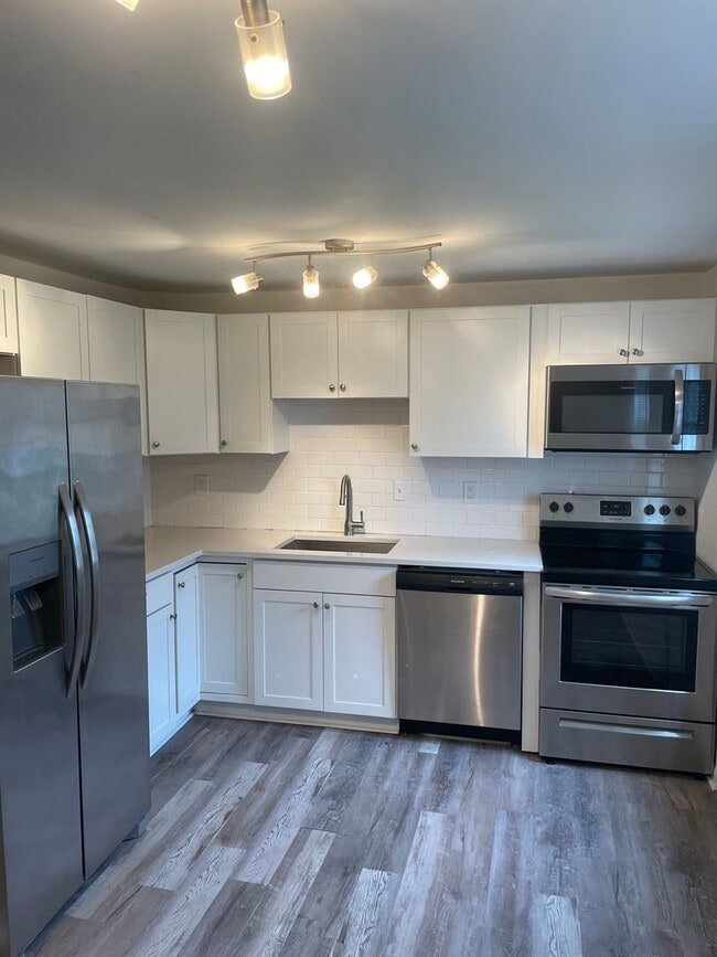 property at 1121 Main St