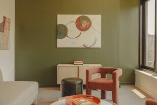 639 Glen Iris Dr NE in Atlanta, GA - Building Photo