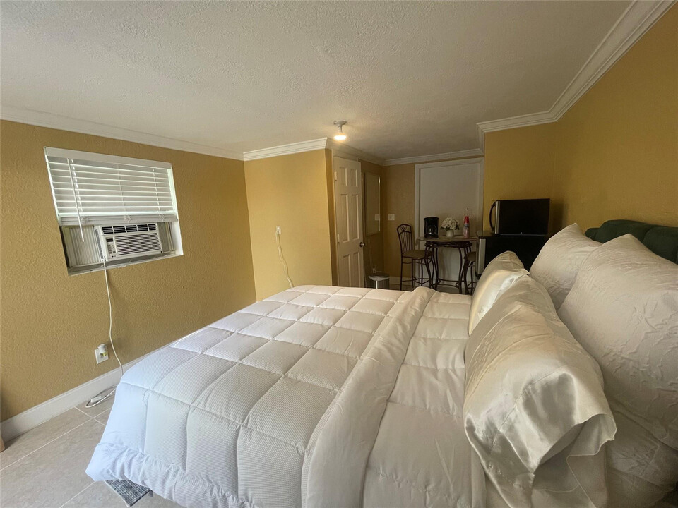 2160 NE 1st Ave in Pompano Beach, FL - Building Photo