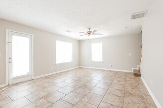 300 Sarna Dr in La Vergne, TN - Building Photo - Building Photo