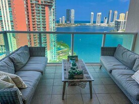 3330 NE 190th St in Aventura, FL - Building Photo