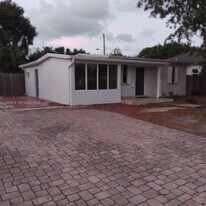 1565 NE 48th St in Pompano Beach, FL - Building Photo