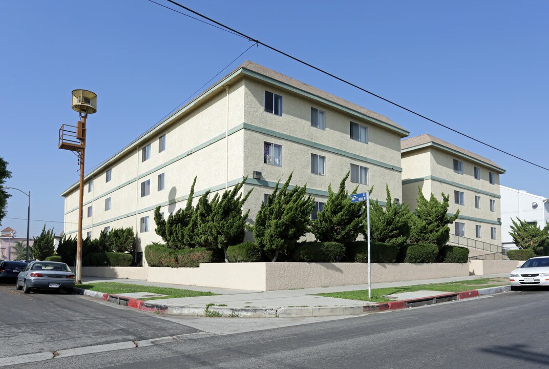 16619 S Menlo Ave in Los Angeles, CA - Building Photo