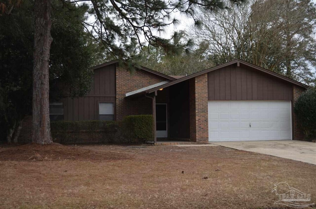 8121 Li Fair Dr in Pensacola, FL - Building Photo