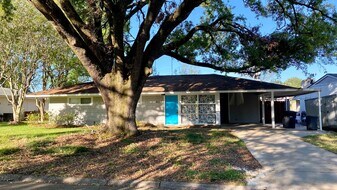 2265 E Contour Dr in Baton Rouge, LA - Building Photo