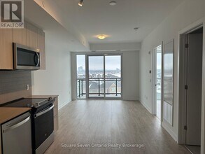 770 Whitlock Ave in Milton, ON - Building Photo - Building Photo