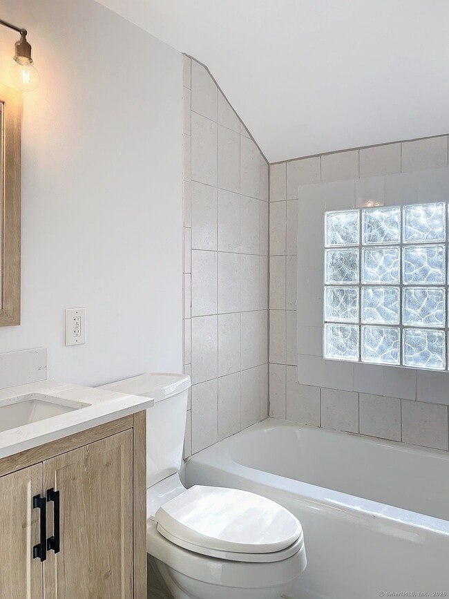 4 Marlon Pl in Cromwell, CT - Building Photo - Building Photo