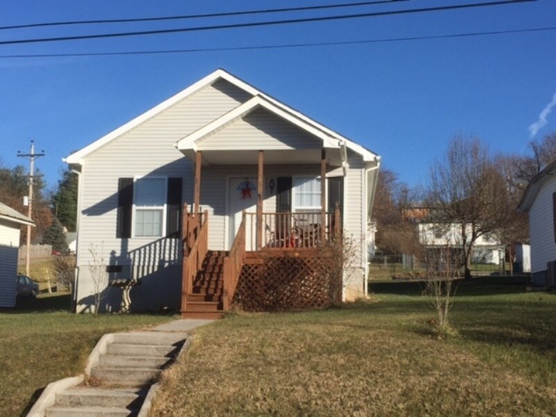 1802 3rd St in Radford, VA - Building Photo