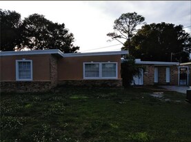 122 Lynbrook Dr in Azalea Park, FL - Building Photo