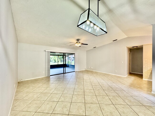 21 Farnworth Dr in Boynton Beach, FL - Building Photo - Building Photo