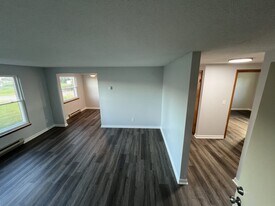 2716 Alder Creek Dr S, Unit 2 in North Tonawanda, NY - Building Photo