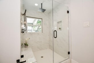 4302 McDermed Dr in Houston, TX - Building Photo - Building Photo