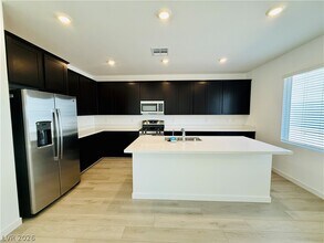 8388 Caldera Hls Ave in Las Vegas, NV - Building Photo - Building Photo