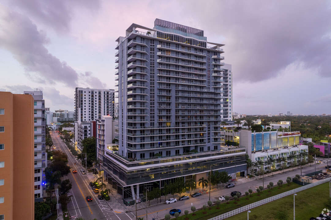 Brickell Ten in Miami, FL - Foto de edificio