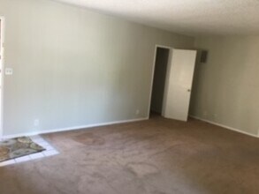 1327 Berkeley St, Unit 03 in Santa Monica, CA - Building Photo - Building Photo