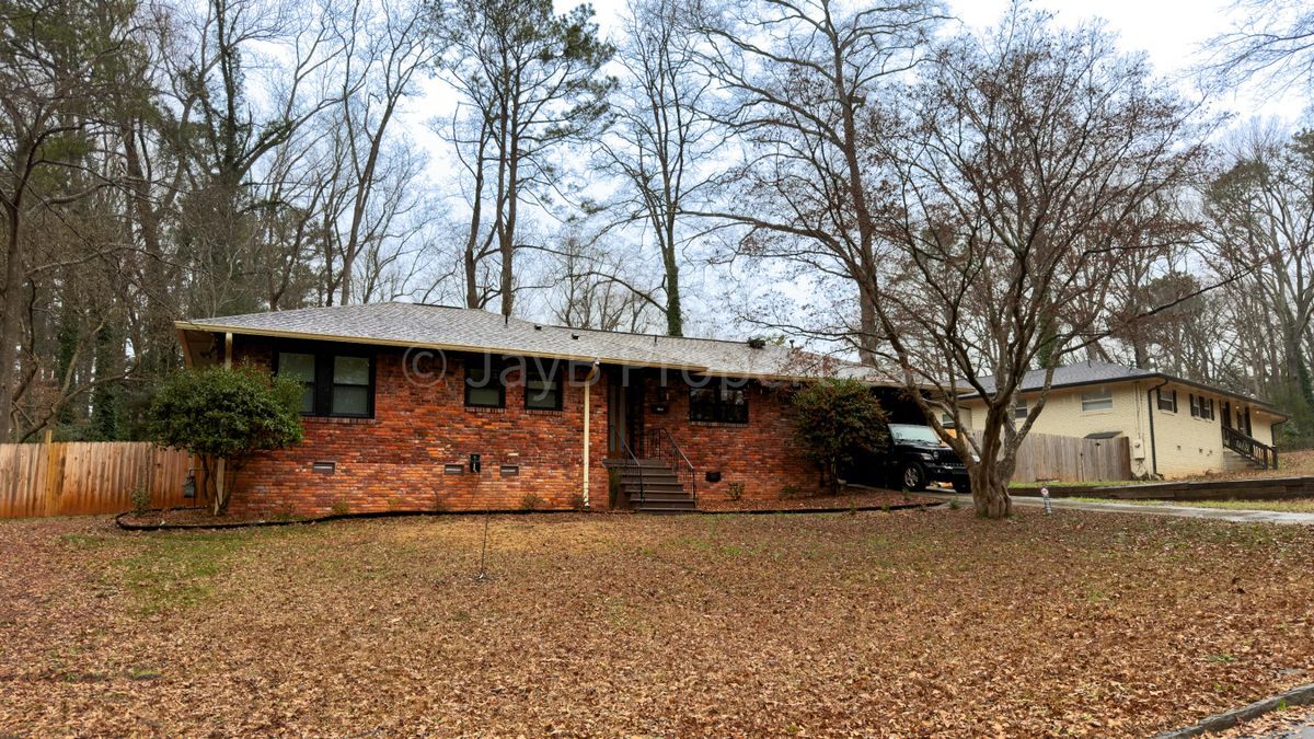 3169 Cloverhurst Dr in East Point, GA - Building Photo