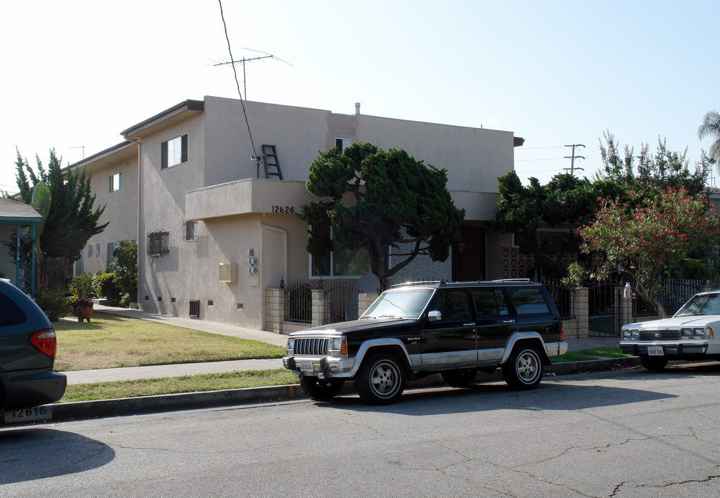 12626 York Ave in Hawthorne, CA - Building Photo