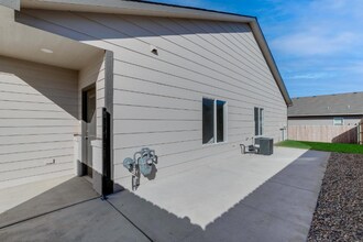 12031 W Shadow Lakes St in Wichita, KS - Building Photo - Building Photo