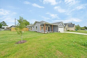 101 Callie St in Smithville, TX - Building Photo - Building Photo