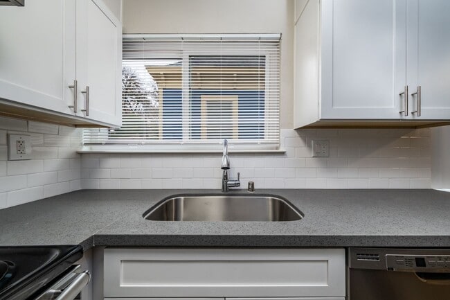 1221 E St in Sacramento, CA - Foto de edificio - Building Photo