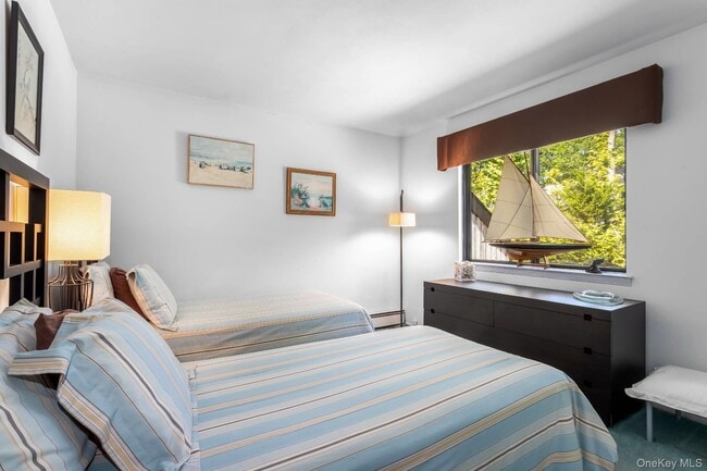 6 Strathmore Ct in Remsenburg, NY - Building Photo - Building Photo