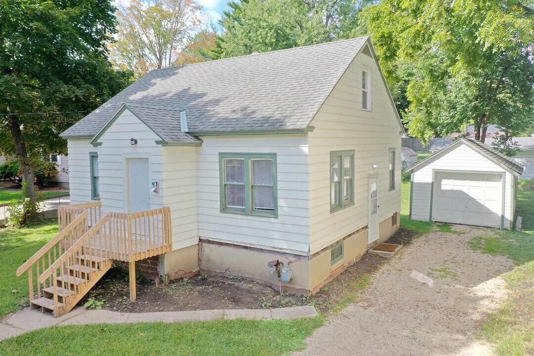 707 7th St NW in Rochester, MN - Building Photo