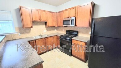 585 McWilliams Rd SE in Atlanta, GA - Building Photo - Building Photo