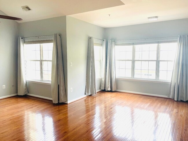 5459 Patuxent Knoll Pl in Alexandria, VA - Foto de edificio - Building Photo