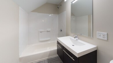 18 Malbert Rd, Unit 1 in Boston, MA - Building Photo - Building Photo