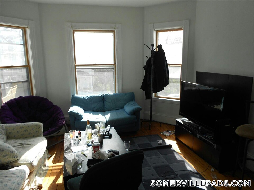 335 Beacon St in Somerville, MA - Building Photo