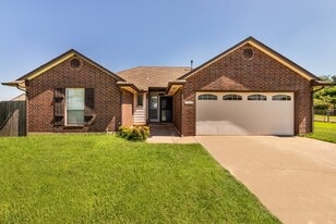 1119 Polk St in Piedmont, OK - Building Photo