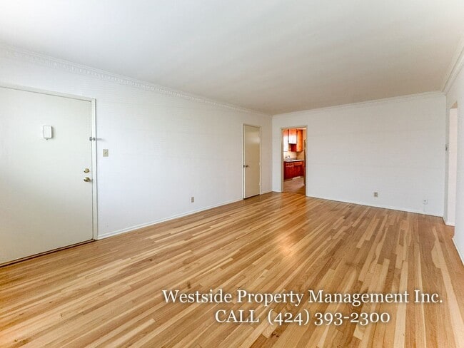 property at 244 S Doheny Dr