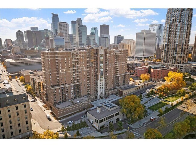 401 S 1st St in Minneapolis, MN - Building Photo - Building Photo