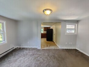 14 Edgewood Rd in Oakville, CT - Building Photo - Building Photo