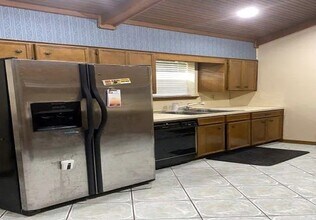 1119 Meadowvale Dr in Beaumont, TX - Building Photo - Building Photo