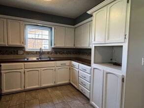 3028 NE Pioneer Blvd in Lawton, OK - Building Photo - Building Photo